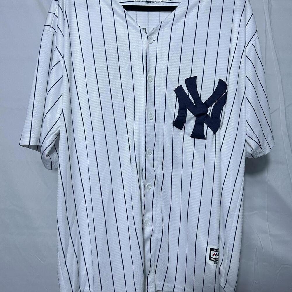 MLB Men's White and Navy Tshirt